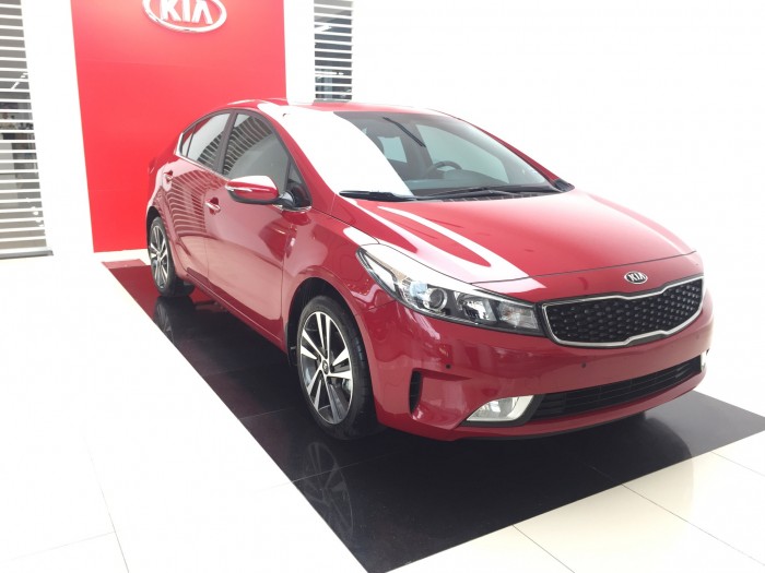 Kia Cerato  2017 màu đỏ, nhiều ưu đãi hấp dẫn cho khách hàng
