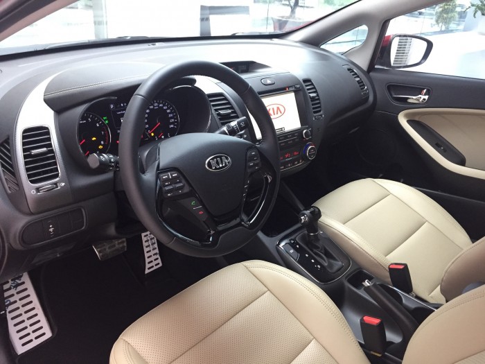 Kia Cerato  2017 màu đỏ, nhiều ưu đãi hấp dẫn cho khách hàng