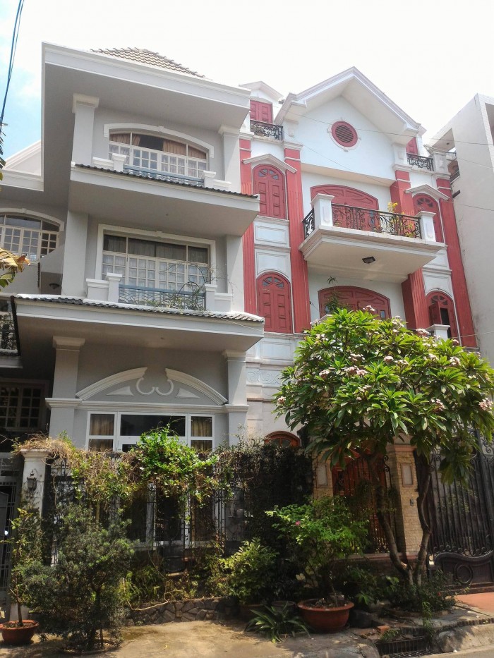 Cần bán gấp nhà mặt tiền Nguyễn Thị Minh Khai, P5, Q3 DT: 9,1x34m