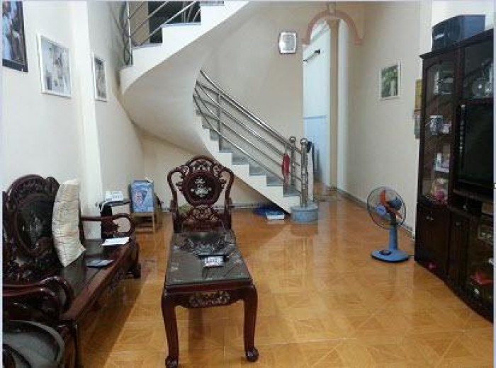 Cần tiền bán gấp nhà Nguyễn Cảnh Chân, Q.1. DT :  3.05m x 10.3m. KC : 1 lửng, 1 lầu nhà đẹp ở liền giá rẻ 3.2 tỷ.