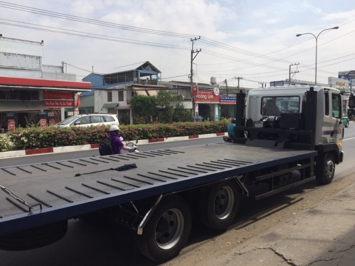 Hyundai HD210 xe chở máy công trình.