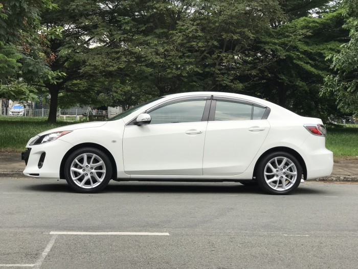 Mazda 3 full option màu trắng 2012