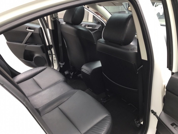 Mazda 3 full option màu trắng 2012