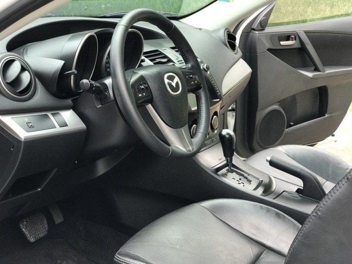 Mazda 3 full option màu trắng 2012
