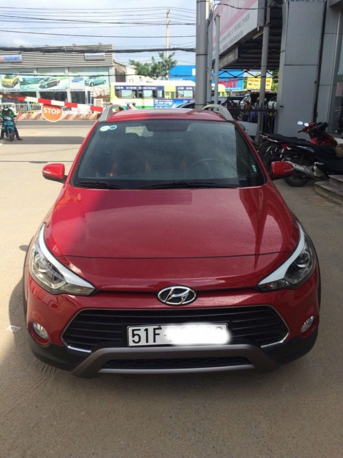 Bán Hyundai i20 Active 1.4AT sx 2015 nhập khẩu nguyên chiếc màu đỏ
