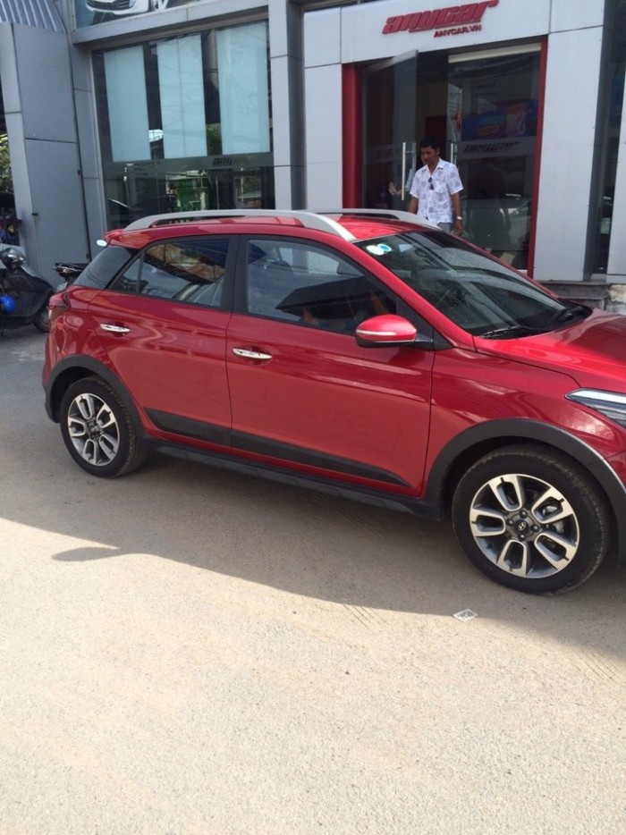 Bán Hyundai i20 Active 1.4AT sx 2015 nhập khẩu nguyên chiếc màu đỏ