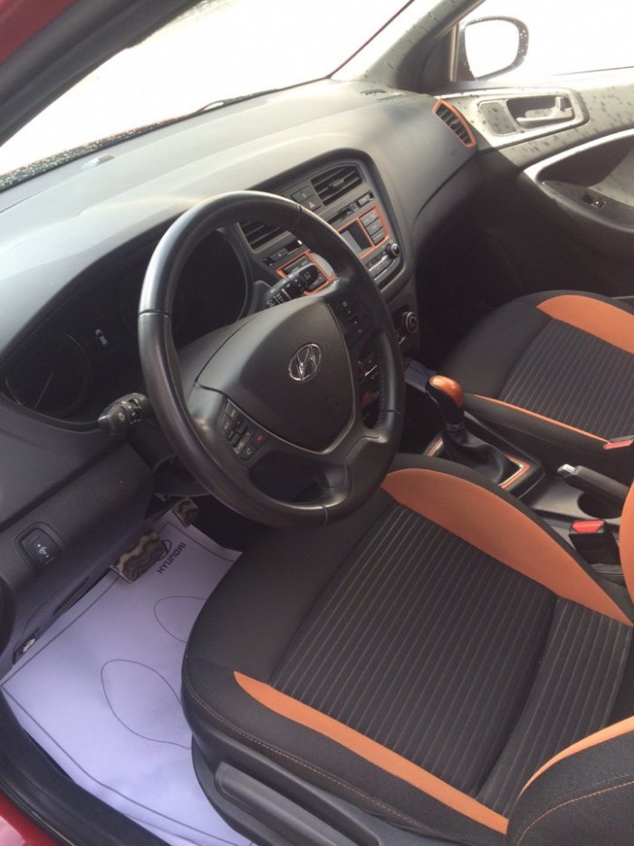 Bán Hyundai i20 Active 1.4AT sx 2015 nhập khẩu nguyên chiếc màu đỏ