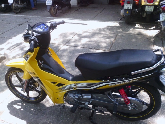 Yamaha sirius RC màu vang-đen 2k14 mới 95% chính chủ xe bánh mâm thắng đĩa
