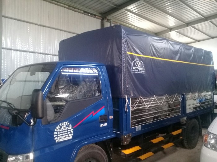 IZ49 động cơ Isuzu, chassi cabin nhập khẩu Hyundai Hàn Quốc. 2,4 tấn thùng dài 4,2 m.