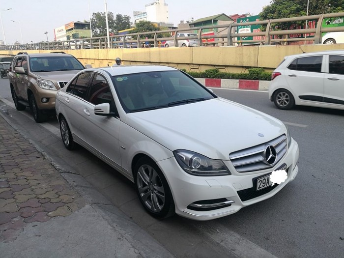 Cần bán Mercedes Benz C200-2011