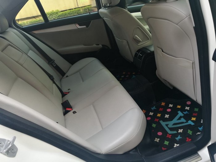 Cần bán Mercedes Benz C200-2011