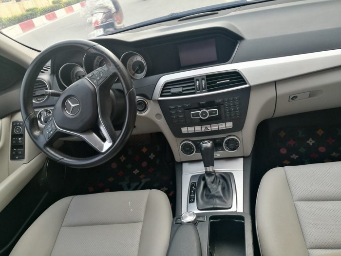 Cần bán Mercedes Benz C200-2011