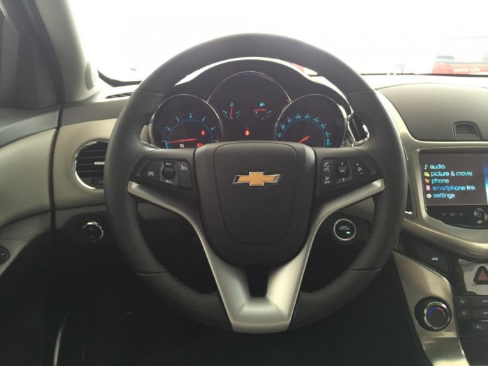 Chevrolet Cruze LT 2017 giảm 50 triệu tiền mặt, hỗ trợ vay vốn 100%,  giá giảm hơn nữa