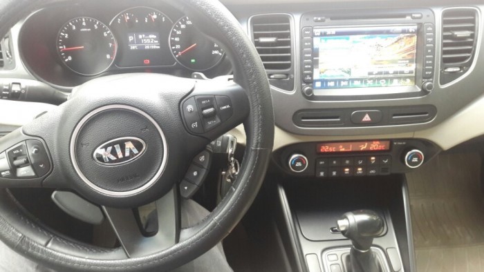 Bán Kia Rondo 2.0AT 2016 màu vàng cát bản thiếu như mới