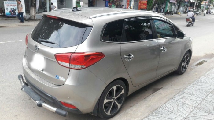 Bán Kia Rondo 2.0AT 2016 màu vàng cát bản thiếu như mới