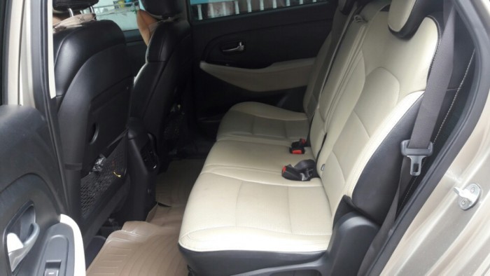 Bán Kia Rondo 2.0AT 2016 màu vàng cát bản thiếu như mới