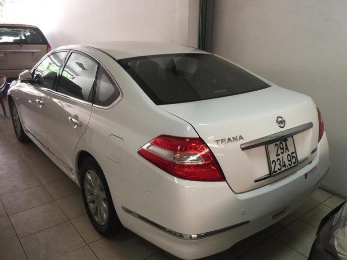 Nissan Teana màu trắng sản xuất 2011, nhập khẩu nguyên chiếc