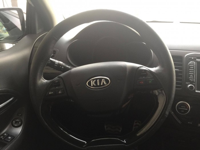 Kia Morning màu trắng sữa , xe nhập khẩu nguyên chiếc , Full Option, kiểu dáng thể thao, tư nhân chính chủ sản xuất 2011