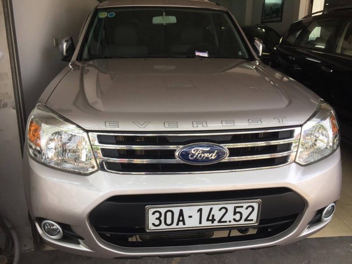 Ford Everest 2.5Limited sản xuất 2014 màu phấn hồng.