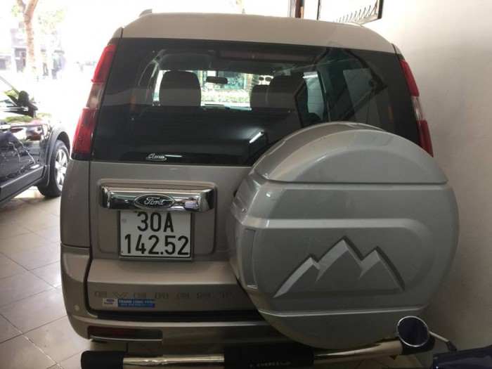 Ford Everest 2.5Limited sản xuất 2014 màu phấn hồng.