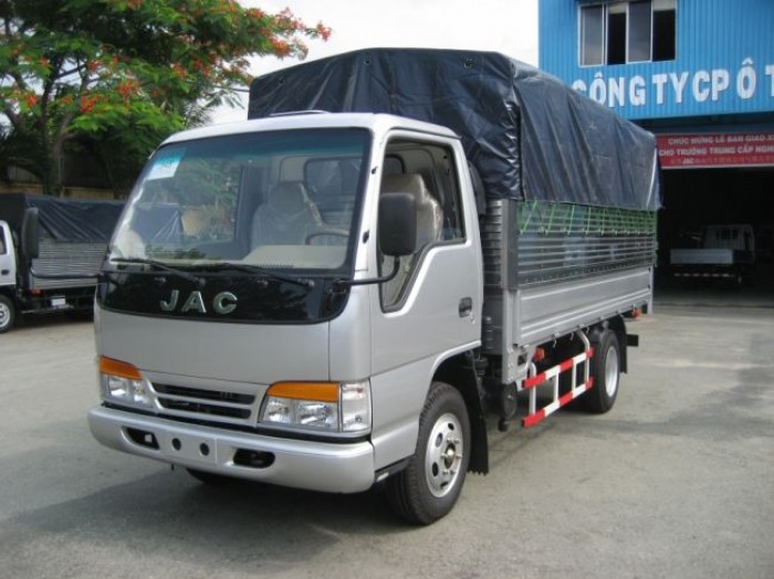 Xe tải JAC 2.4T thùng dài 2m7 mua trả góp trả trước 50tr
