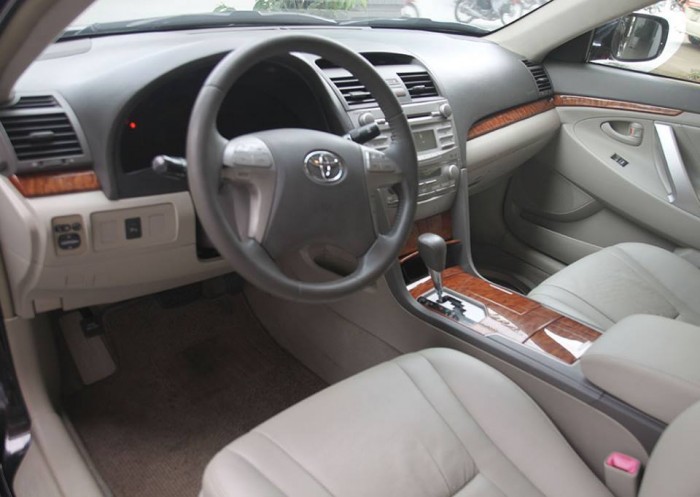 Toyota Camry 2.4G 2007 mầu đen nội thất kem lắp dáp trong nước, đi được 8 vạn KM.