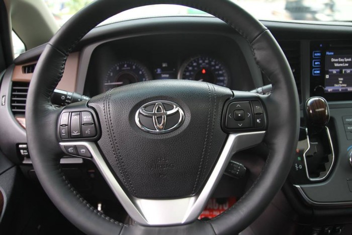Toyota Sienna 3.5 limited  màu trắng - nội thất nâu  sx 2015 dk 2015