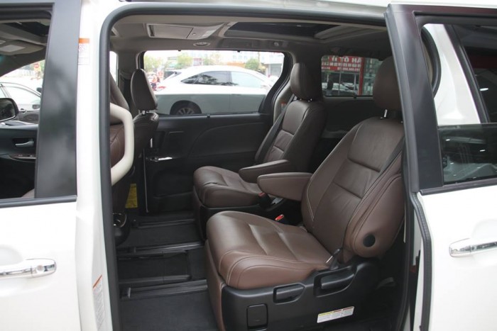 Toyota Sienna 3.5 limited  màu trắng - nội thất nâu  sx 2015 dk 2015