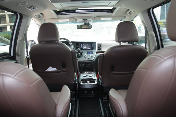 Toyota Sienna 3.5 limited  màu trắng - nội thất nâu  sx 2015 dk 2015