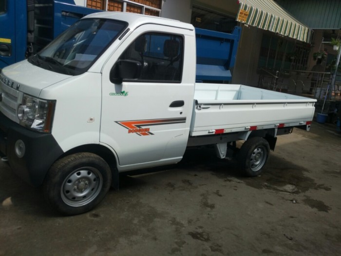 Bán xe dongben 870kg thùng lửng màu trắng hỗ trợ trả góp 95%