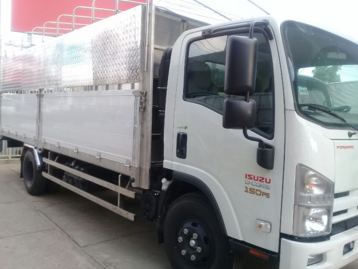 Isuzu 2tấn2 xe thùng bạt bửng nâng tự động, đời 2017.