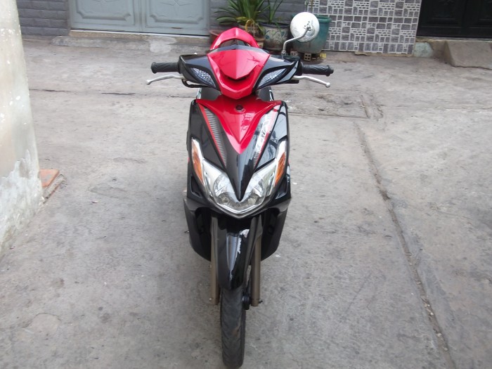 Yamaha luvias màu đen 2k12 xe đẹp máy êm nguyên zin