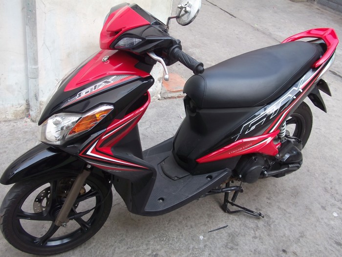 Yamaha luvias màu đen 2k12 xe đẹp máy êm nguyên zin