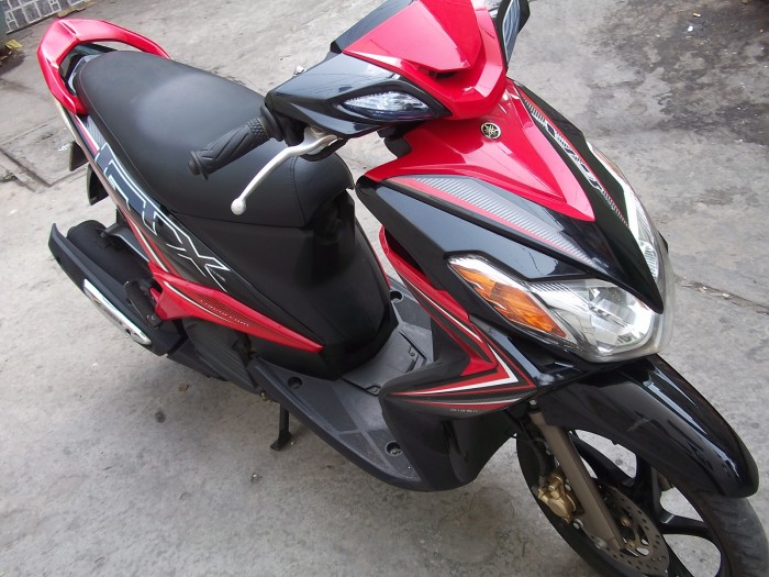 Yamaha luvias màu đen 2k12 xe đẹp máy êm nguyên zin