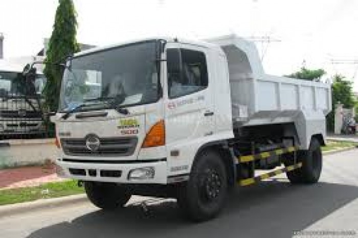 Cần bán Hino FC9JESW năm 2017, màu trắng, nhập khẩu chính hãng 770tr