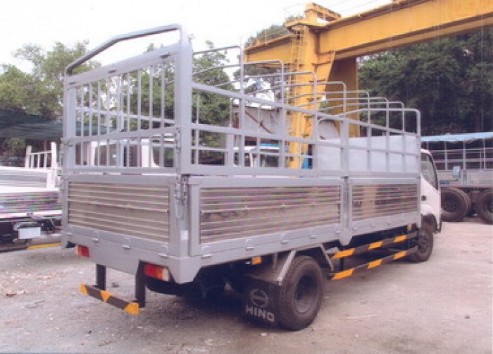 Cần bán Hino FC9JESW năm 2017, màu trắng, nhập khẩu chính hãng 770tr
