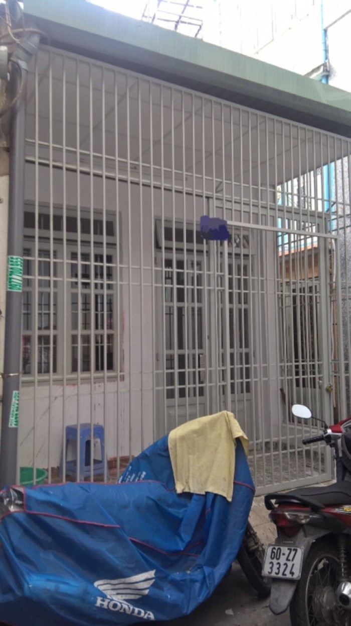 Cần tiền bán gấp nhà mới hẻm 3m đường CMT 8, phường 11, Q.3. DT : 3,37m x 10,6m (nở hậu 3,39m). Giá 2,3 tỷ.