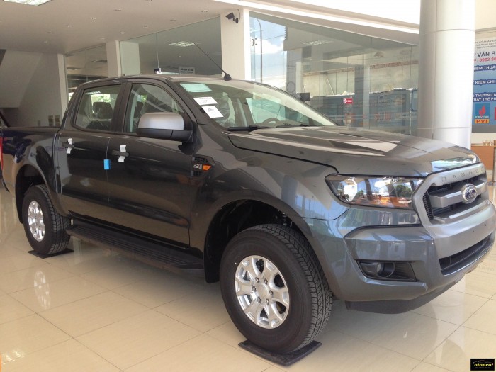 Bán Ford Ranger XLS AT đời 2017, nhập khẩu chính hãng, 655 triệu