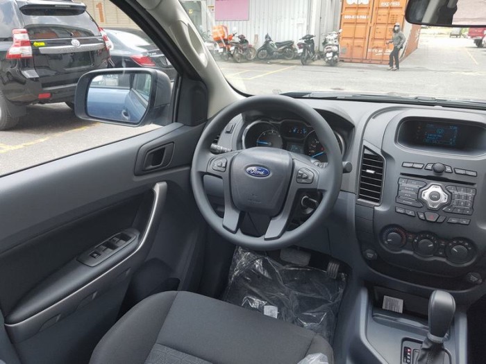 Bán Ford Ranger XLS AT đời 2017, nhập khẩu chính hãng, 655 triệu