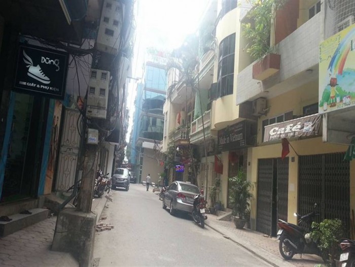 Phân lô sát mặt đường 3 ô tô tránh 10 tỷ Nguyễn Khang, đã đẹp lại hiếm.