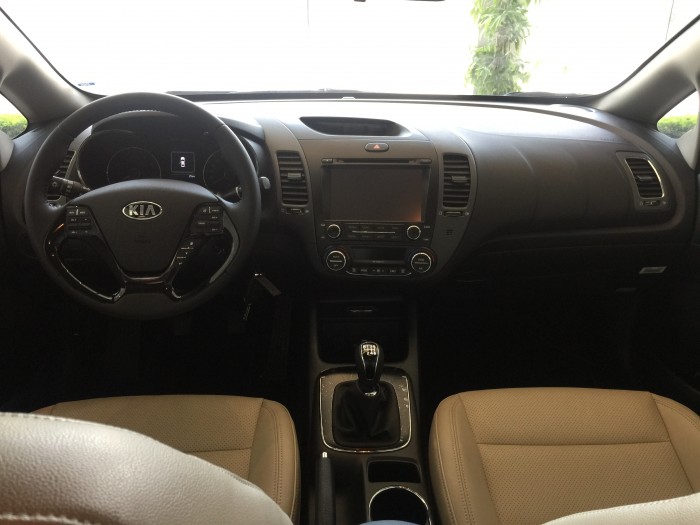 Siêu KM mùa hè với Kia Cerato 1.6MT.Trả góp 89% gọi Mr Đức Kia Giải Phóng.