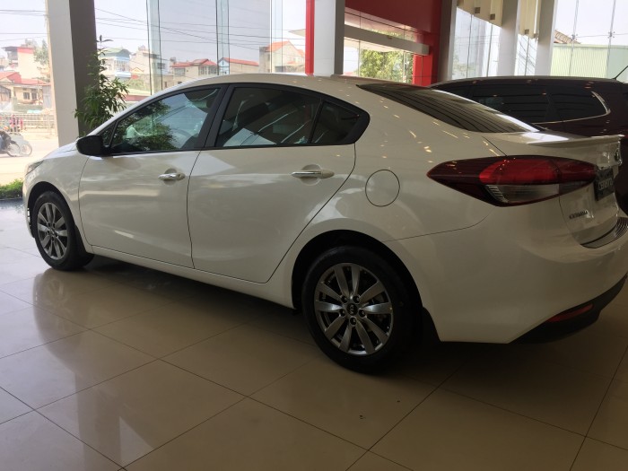 Siêu KM mùa hè với Kia Cerato 1.6MT.Trả góp 89% gọi Mr Đức Kia Giải Phóng.