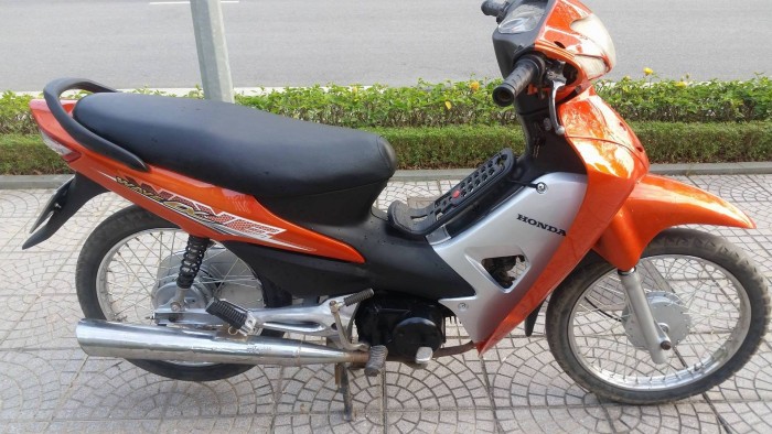 Wave a màu cam đời 2015