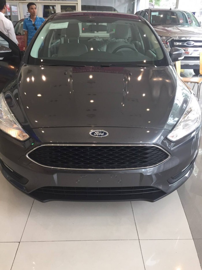 Ford Focus Trend + Titanium 1.5 Ecoboost 2018, tặng phim, ghế da, bảo hiểm