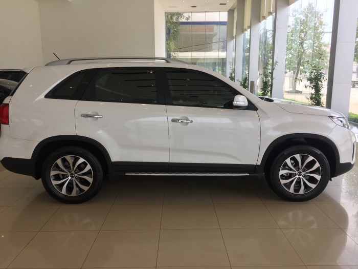 Bán xe Kia Sorento 2.4GATH chỉ từ 185 triệu, trả trước 85%. Đủ màu giao xe ngay