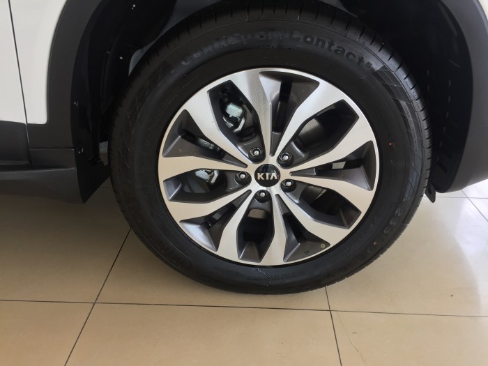 Bán xe Kia Sorento 2.4GATH chỉ từ 185 triệu, trả trước 85%. Đủ màu giao xe ngay