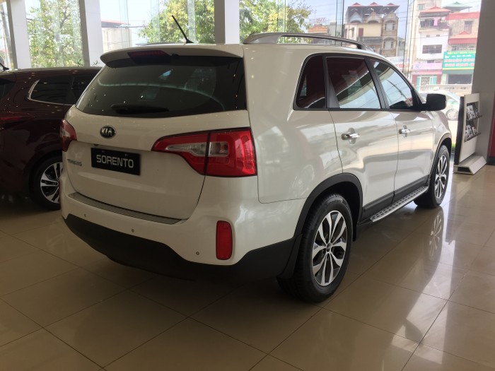 Bán xe Kia Sorento 2.4GATH chỉ từ 185 triệu, trả trước 85%. Đủ màu giao xe ngay