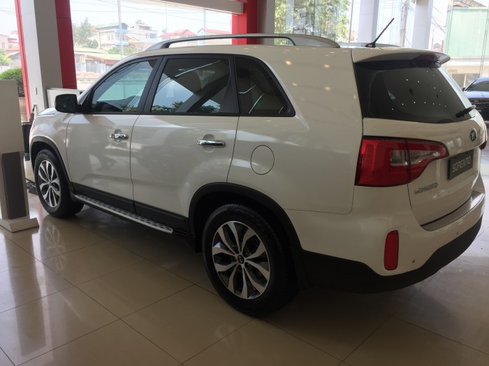 Bán xe Kia Sorento 2.4GATH chỉ từ 185 triệu, trả trước 85%. Đủ màu giao xe ngay