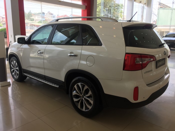 Bán xe Kia Sorento 2.4GATH chỉ từ 185 triệu, trả trước 85%. Đủ màu giao xe ngay