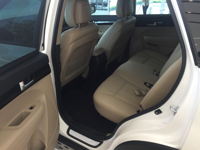 Bán xe Kia Sorento 2.4GATH chỉ từ 185 triệu, trả trước 85%. Đủ màu giao xe ngay